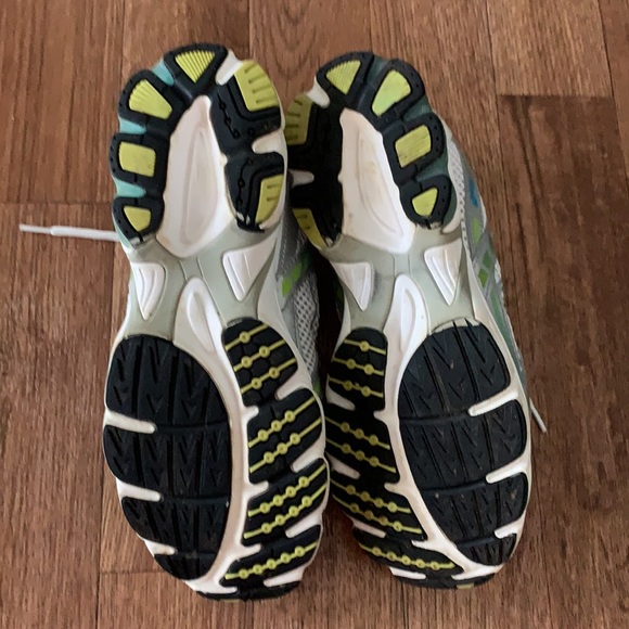 Avia size 10 athletic shoes. Wide fit. - Picture 6 of 16